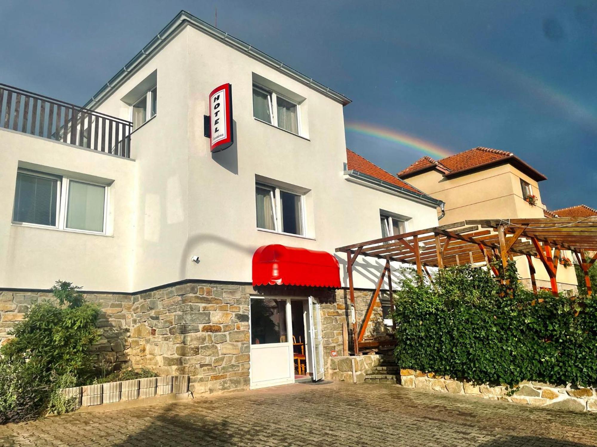 Penzion Fontána Hotel Náměšť nad Oslavou Exterior foto