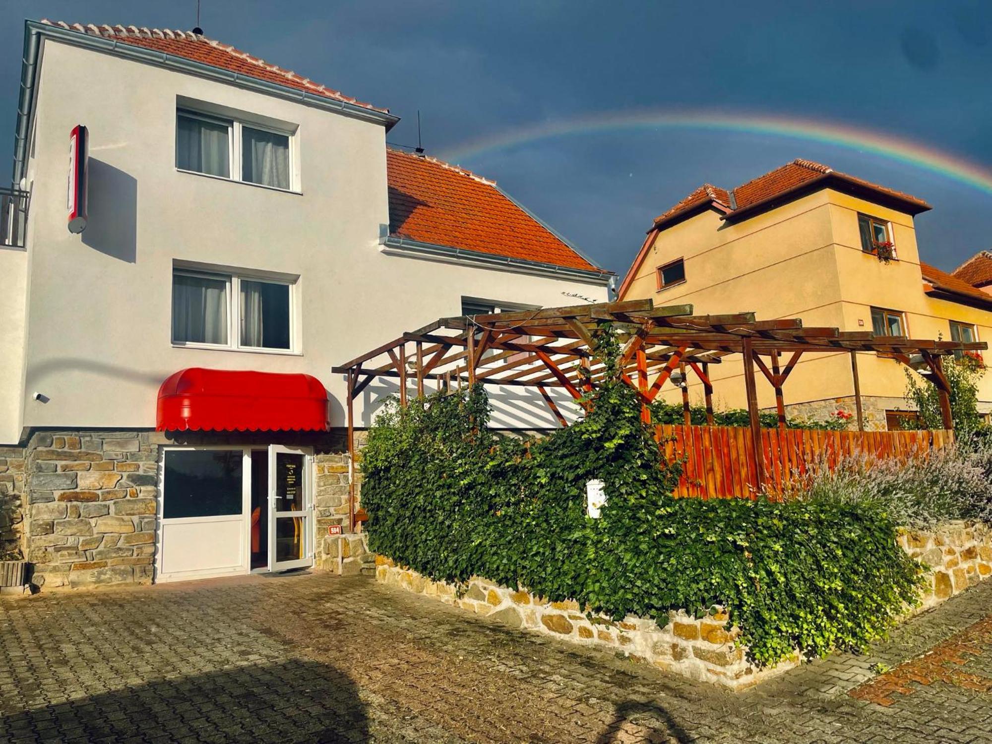 Penzion Fontána Hotel Náměšť nad Oslavou Exterior foto